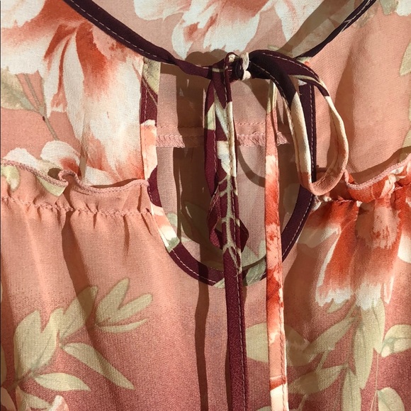 Soho New York & company Sheer floral top. Ombré. - Picture 3 of 5